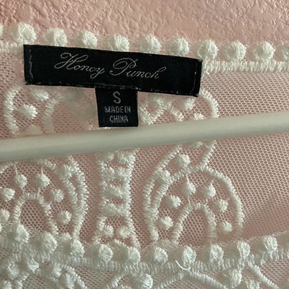 Size small-Honey punch white laced blouse - Picture 3 of 3